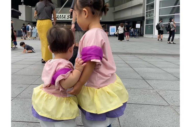 姉妹の服を手づくりしたことも(横澤夏子公式インスタグラムより)
