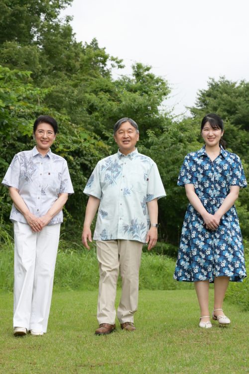 かりゆしウェアのリンクコーデ（2025年7月、栃木県・那須郡。撮影／JMPA） 