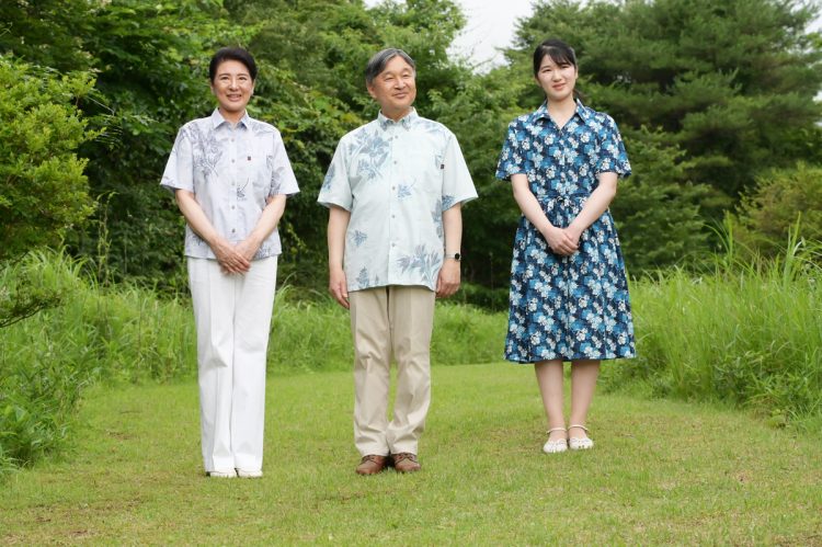 沖縄へのお気持ちが込められたファッション（2025年7月、栃木県・那須郡。撮影／JMPA） 