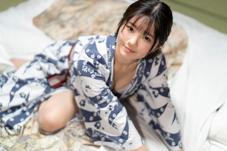 セクシー女優転身の純白彩永
