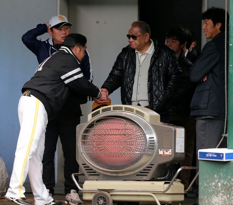 2016年、ソフトバンクの宮崎キャンプで対面したふたり