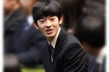 筑波大学で学生生活を送る悠仁さま（時事通信フォト）