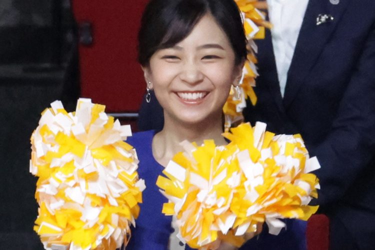 2024年6月の「東京都障がい者ダンス大会 ドレミファダンスコンサート」では青い上着をお召しになっていた(時事通信)