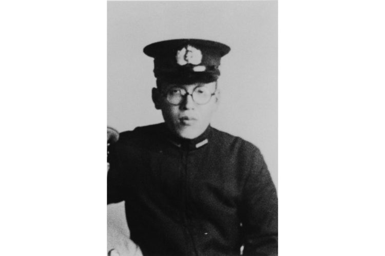 昭和17年11月、兵科予備学生の頃の福山孝之さん。アルバムが戦災で焼失し、これが手元に残った海軍時代唯一の写真