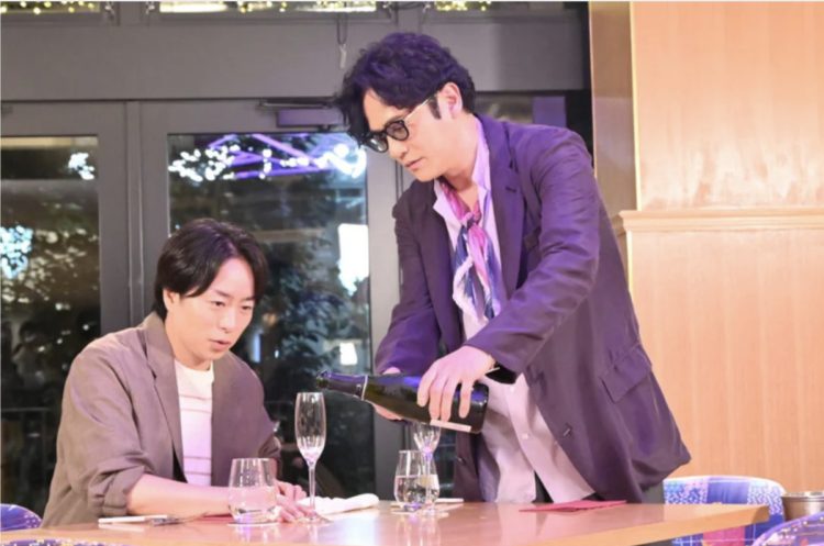 お酒を飲む稲垣吾郎と櫻井翔（番組公式HPより）