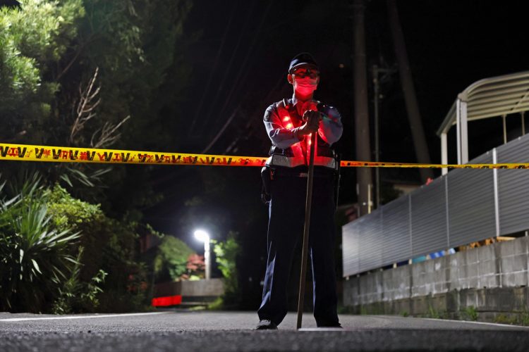 容疑者は現金1万1000円を奪い逃走した（共同通信）