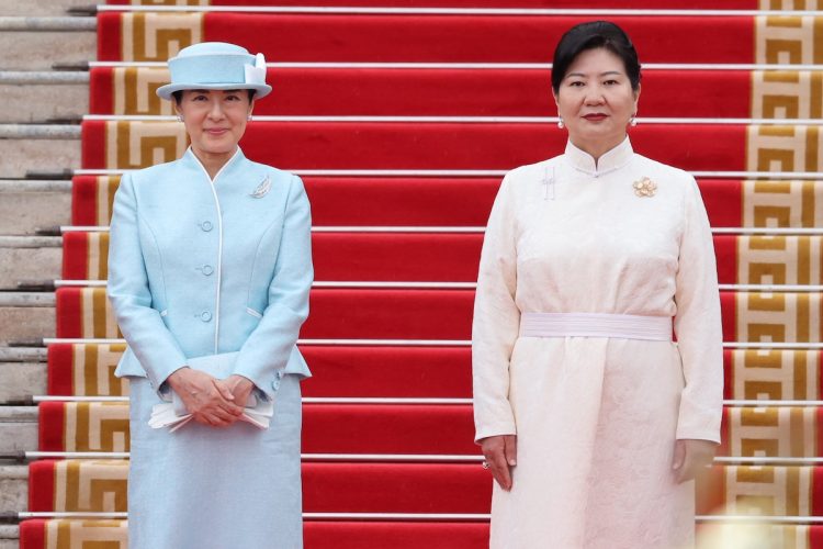 フレルスフ大統領夫妻と歓迎式典に臨まれた（2025年7月6日、撮影／横田紋子）