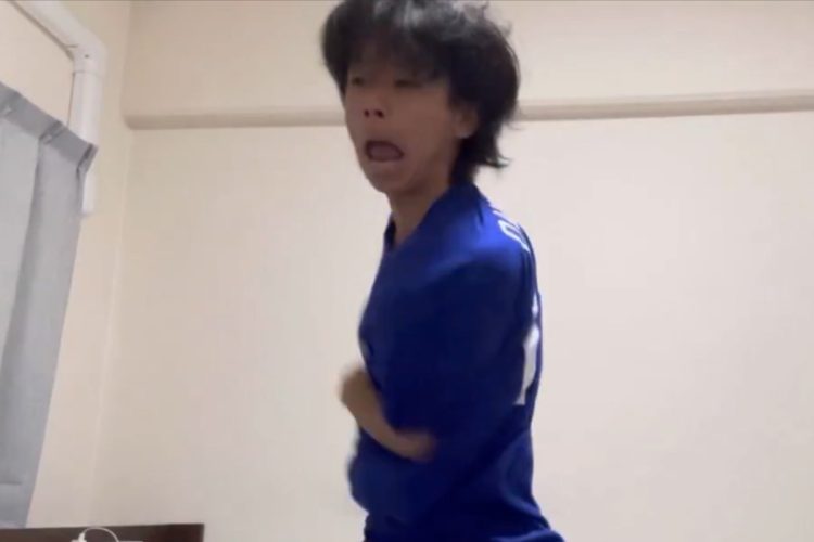 芸人を目指し、ネタ作りに励む岩田さん