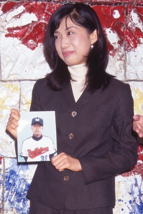 1998年、3歳年上の当時プロ野球選手だった大久保秀昭選手と電撃結婚