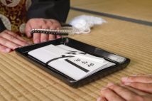 僧侶に渡した「お布施」は何に使われているのか? 僧侶が個人的に高級時計を買うのとお寺の本堂再建に使うのとで功徳に違いはあるか、仏教学者が解説