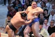 懸賞金で読む大混戦の名古屋場所　「中日までの懸賞金」トップは横綱・大の里の236本、2位には金星で56本獲得の伯桜鵬が急浮上　人気の「一極集中」が優勝争いを左右する一因に
