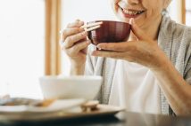 老後ひとり暮らしは「頑張らない」が鉄則、宅食サービスや全自動洗濯乾燥機の活用もひとつの手　幸せに暮らすためのちょっとした工夫