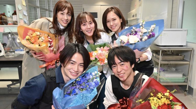 『大病院占拠』に出演する櫻井翔、菊池風磨、比嘉愛未、ソニン、明日海りお（番組公式HPより）