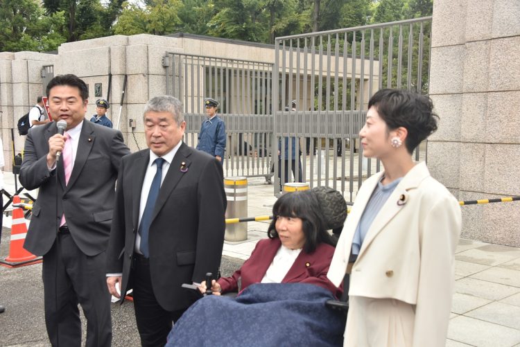 れいわ新選組は、今回の参院選で3名が当選。木村英子氏(写真中央)は6年前に特定枠で当選し、今回は全国比例で当選(2025年8月撮影:小川裕夫)