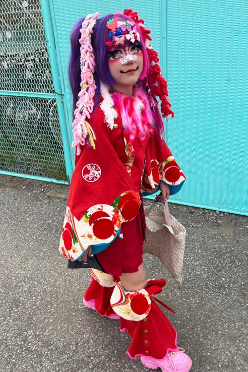 卒業式は真っ赤な着物で参加
