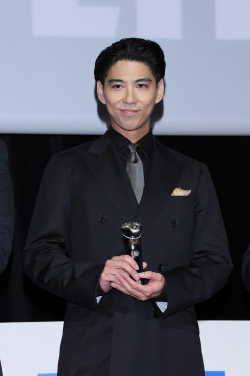 賀来賢人