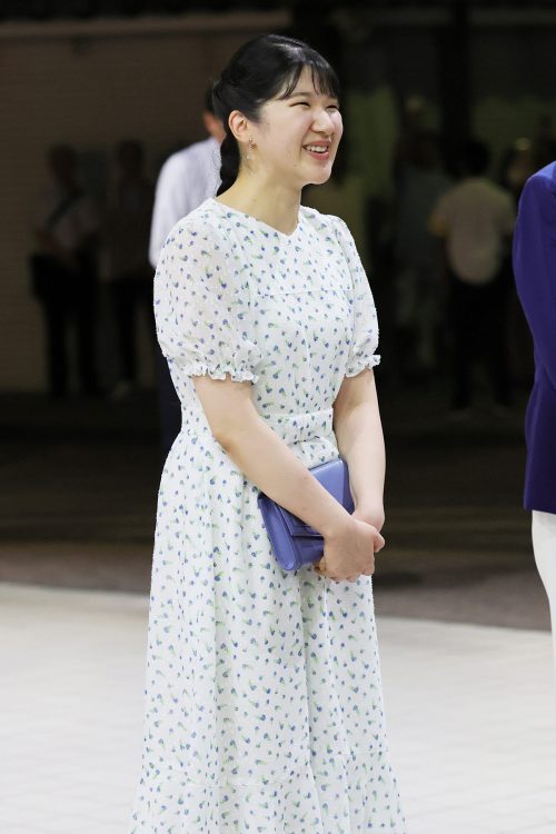 伊豆急下田駅に到着された愛子さま(時事通信フォト)