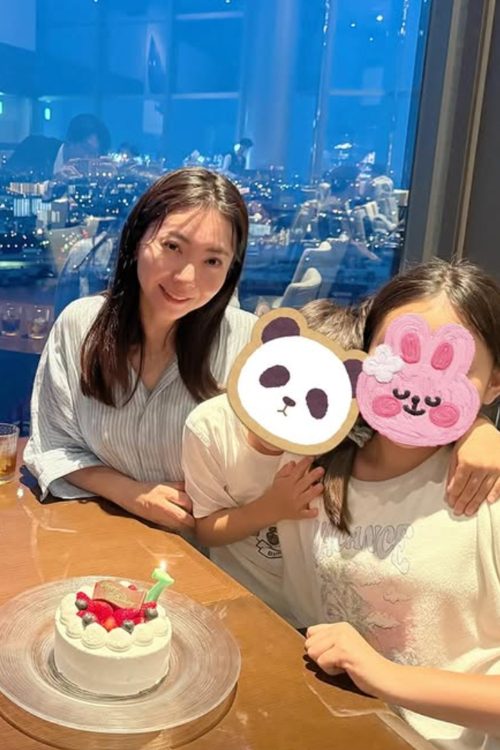 息子の誕生日をお祝いする早穂夫人(Instagramより)
