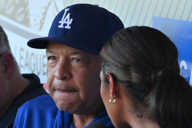 デーブ・ロバーツ監督の批判的なコメントが目立つように…（時事通信フォト）