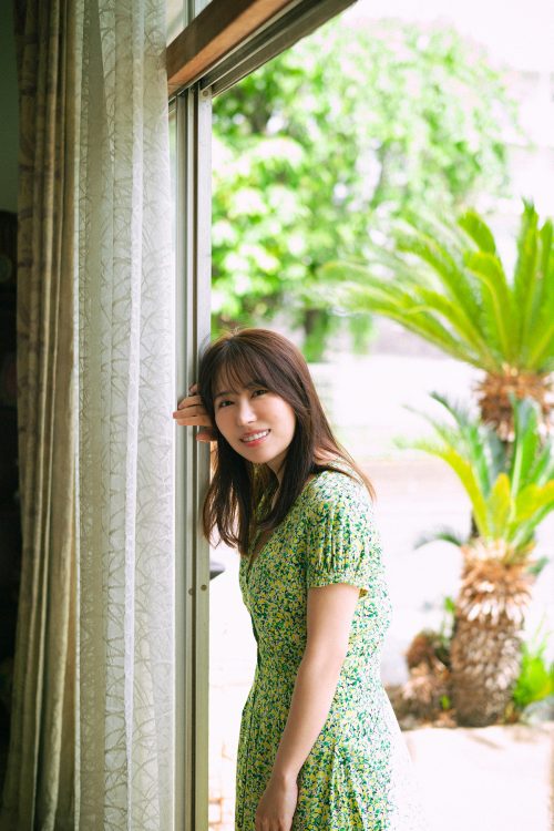 デジタル写真集『平井こと 私とイイこと、しよ？』は各電子書店にて発売中