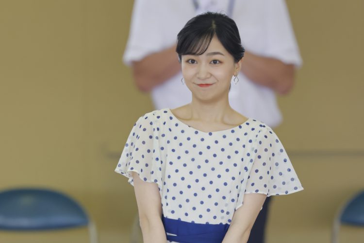 話題を集めた佳子さま着用の水玉ワンピース（写真／共同通信社）