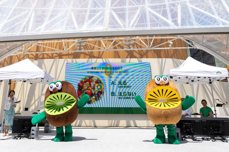 キウイブラザーズが現れて、クイズ大会が開催された