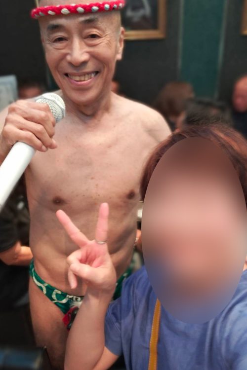 カラオケスナック「らっきょの小部屋II」を営業している