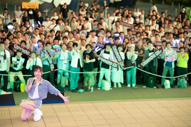 8月16日に行なわれた「神宮外苑花火大会」にも多数のファンが駆けつけた