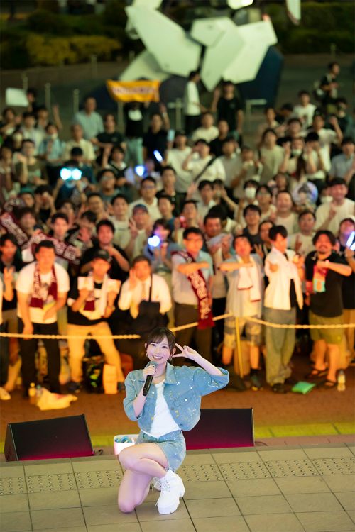 ライブ終了後にファンと記念撮影