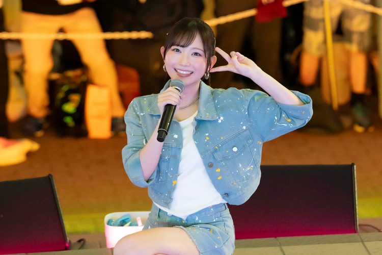 ミニアルバム「Roots」をリリースした青山なぎさ。リリース当日の熱いミニライブに密着した（撮影/藤岡雅樹）
