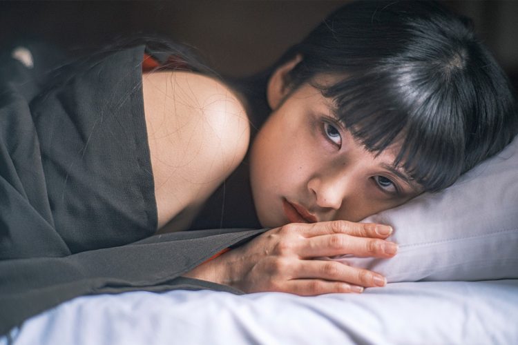 黒髪ロングヘアと鋭い眼差しが印象的な咲月さん
