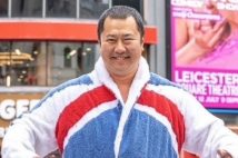 旭川実業高校出身の芸人・とにかく明るい安村（インスタグラムより）