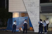死因は上半身などを複数回刺されたことによる失血死だった(時事通信フォト)
