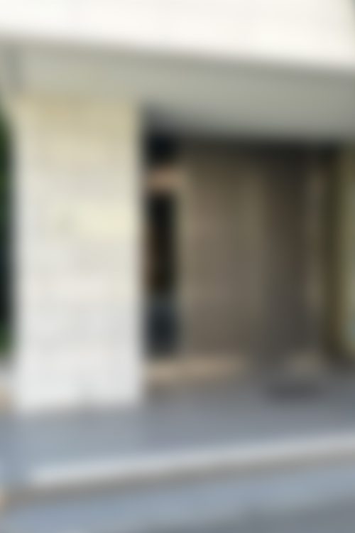 男は被害者がオートロックの扉を通過したところを後ろからついていき、犯行に及んだ