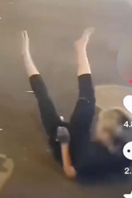 ドラッグを口にした男性は立てなくなっていた(TikTokより)(※写真は海外でのドラッグ使用者が撮影されたものです)