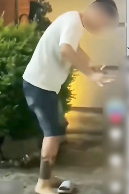 奇怪な動きで靴が履けない男性(TikTokより)(※写真は海外でのドラッグ使用者が撮影されたものです)