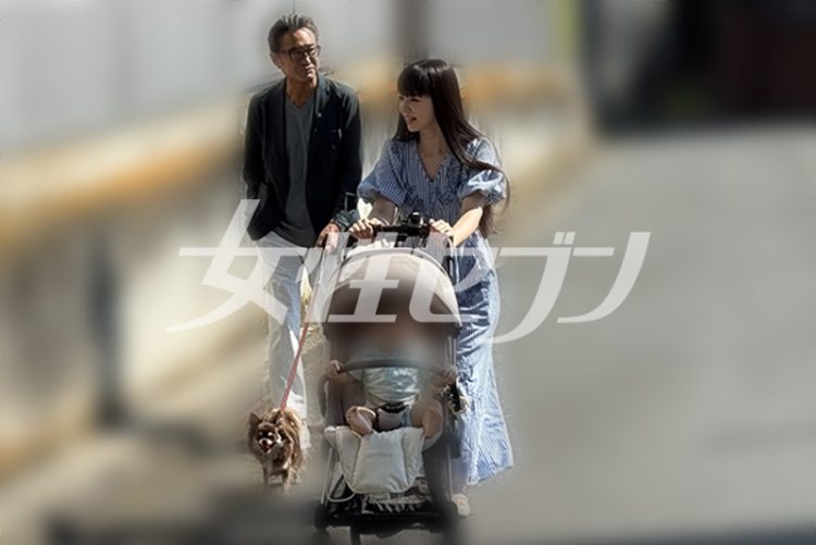 愛犬の散歩をする船越(2025年8月)