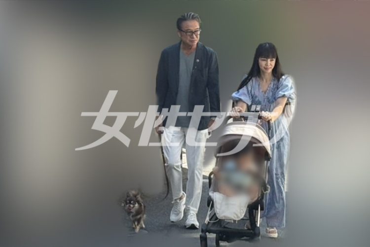 ベビーカーを押す松下さん(2025年8月)