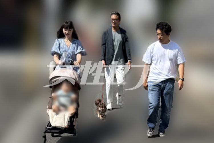 後ろを歩く船越(2025年8月)