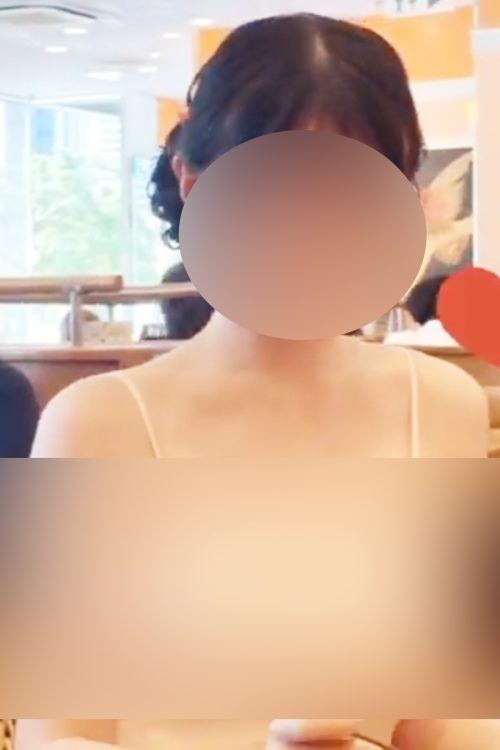 ファミリーレストランでの食事中の様子を投稿(Xより)