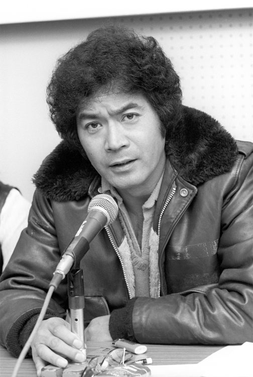 若者に喝を入れ続ける黒沢さん。写真は1980年撮影（共同）