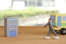 「転勤はない」はずが…突然の勤務地変更で通勤時間が激増した人たち 「会社譲渡に伴い毎日23区を横断する羽目に」「2度の吸収合併で通勤時間が20分→50分→70分に」