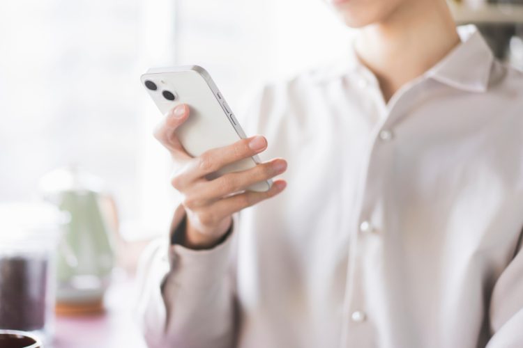 ネット上では苛烈な声を上げる残念な人がうごめいている（写真／イメージマート）