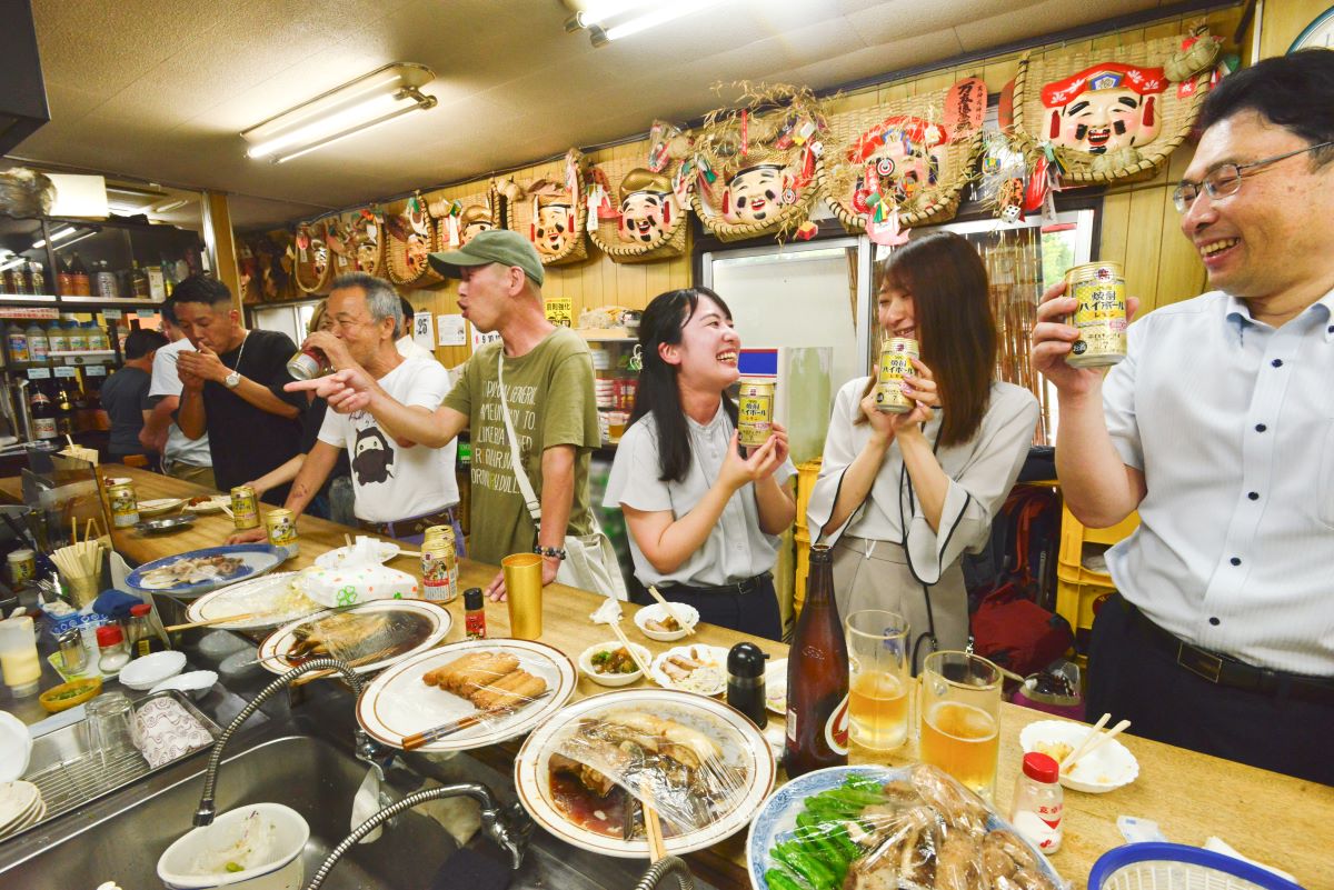 えべっさんが見守る中で飲むのも一興