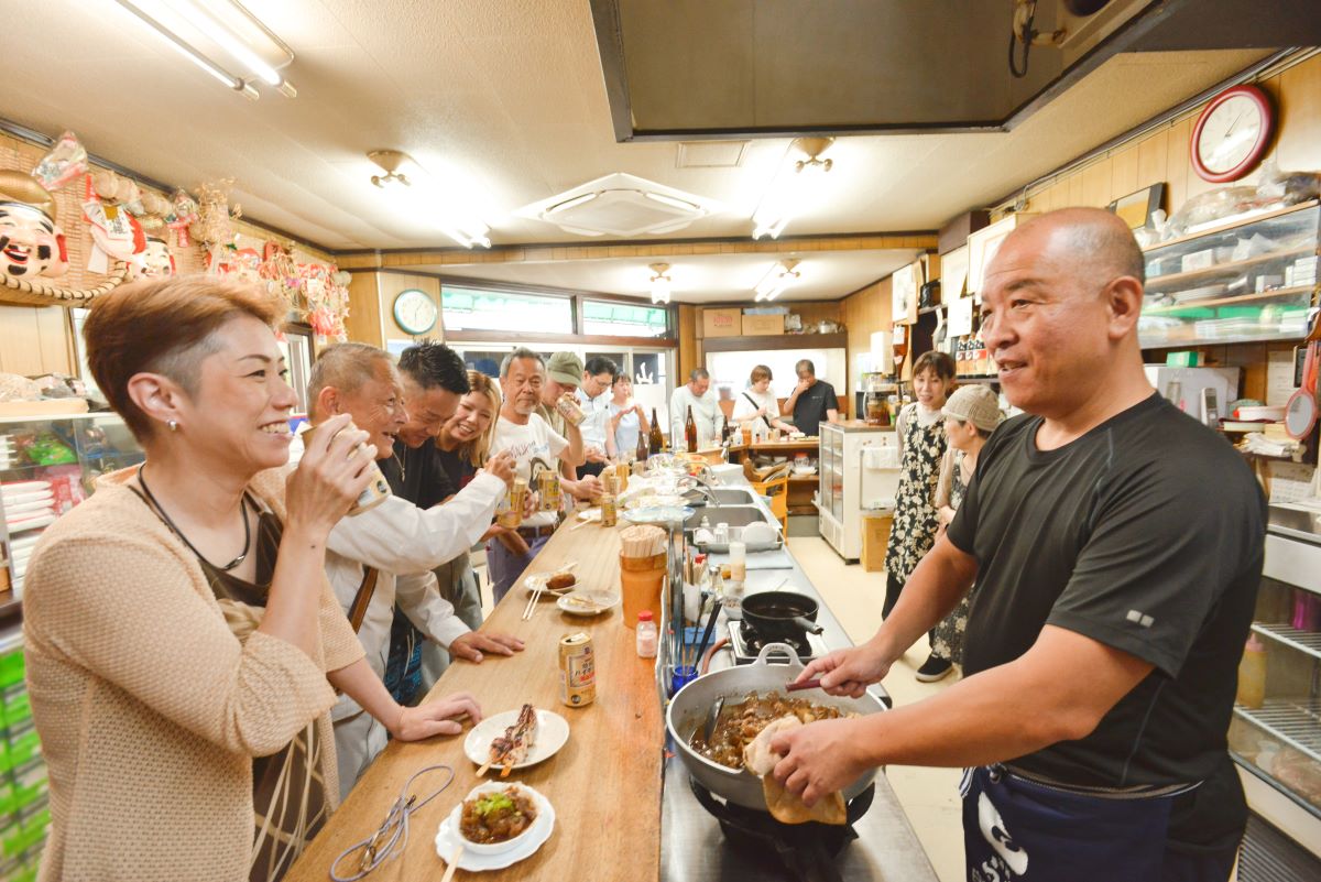 店主の笑顔に引き寄せられて話も弾む