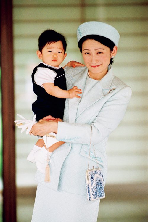 1才の悠仁さま（写真／宮内庁提供）