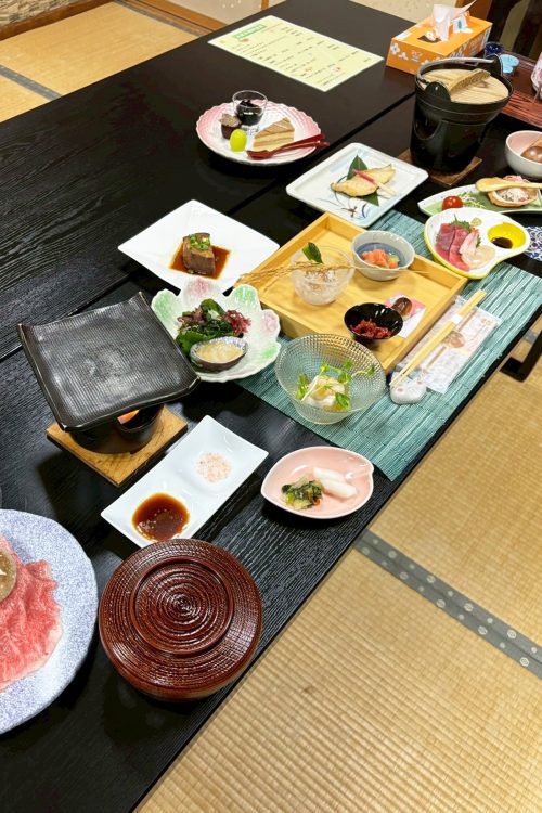 行く先々で出会った人にご馳走になる機会も