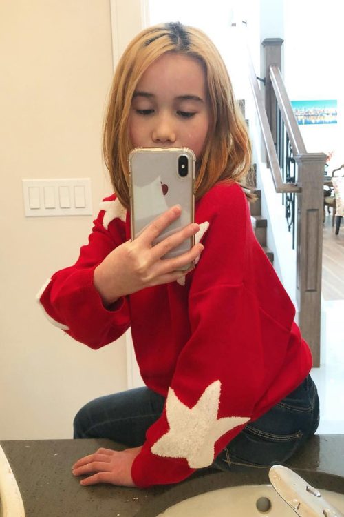 デビュー初期の2018年に9歳を自称（インスタグラムより）