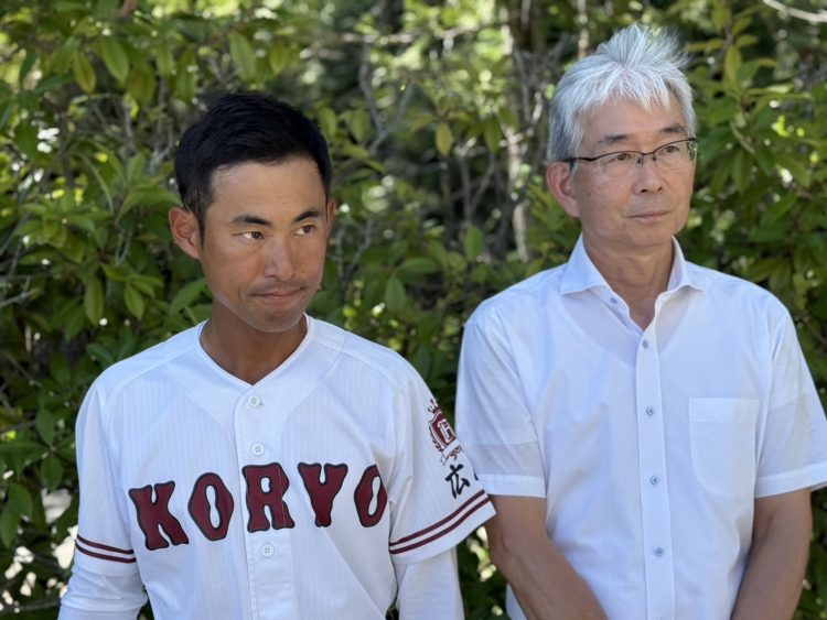 左から広陵高校の34歳新監督・松本氏と新部長・瀧口氏