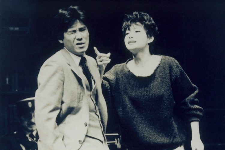 西岡徳馬（左）と共演した舞台『愚かな女』（西武劇場）